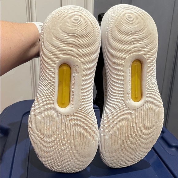 Womens Under Armour 3024594-002 Flow Breakthru 2 basketball indoor shoes Size 11 - Picture 6 of 11